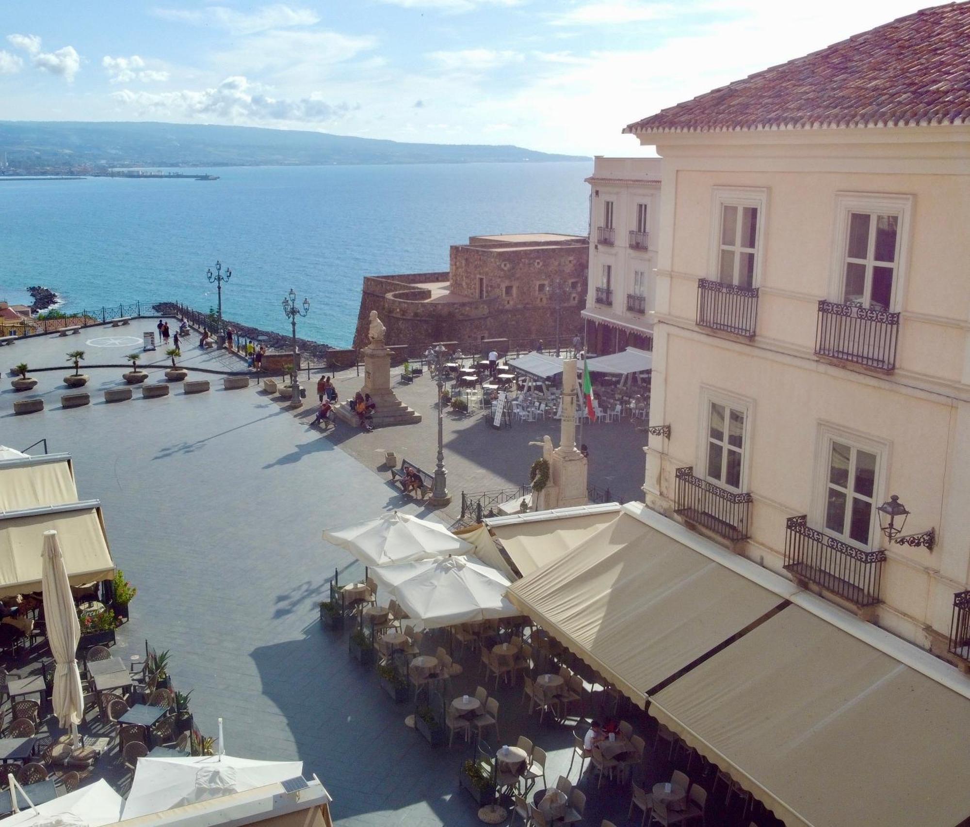Hotel Della Piazza Pizzo  Bagian luar foto