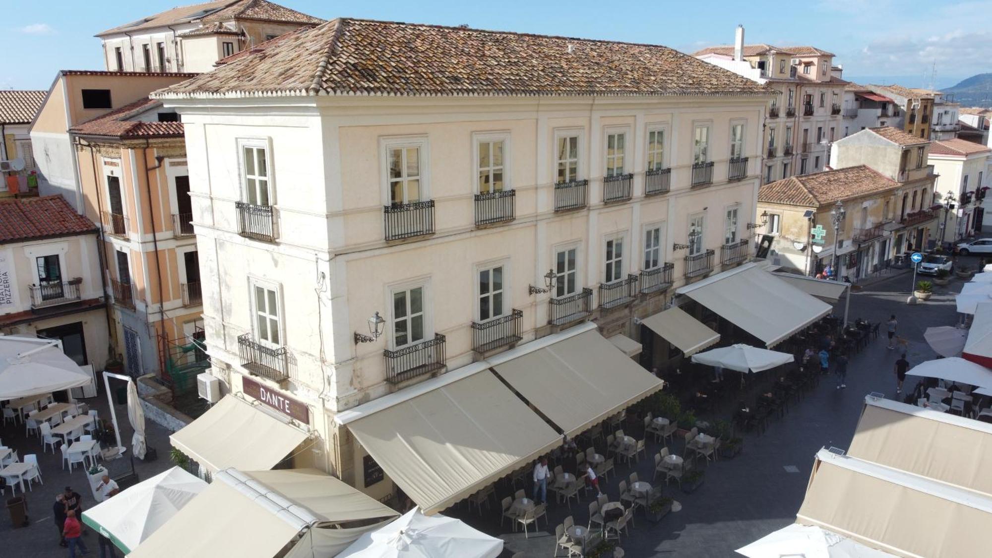 Hotel Della Piazza Pizzo  Bagian luar foto