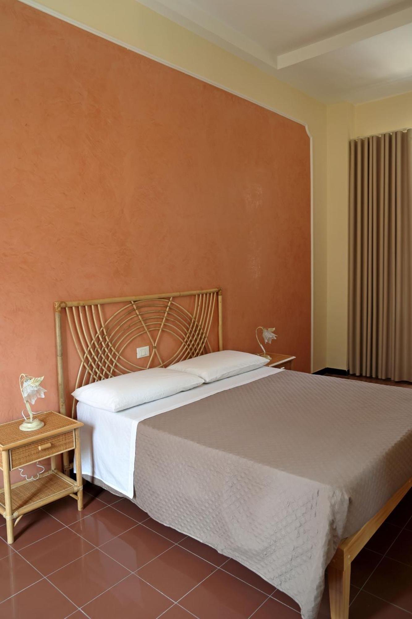 Hotel Della Piazza Pizzo  Bagian luar foto