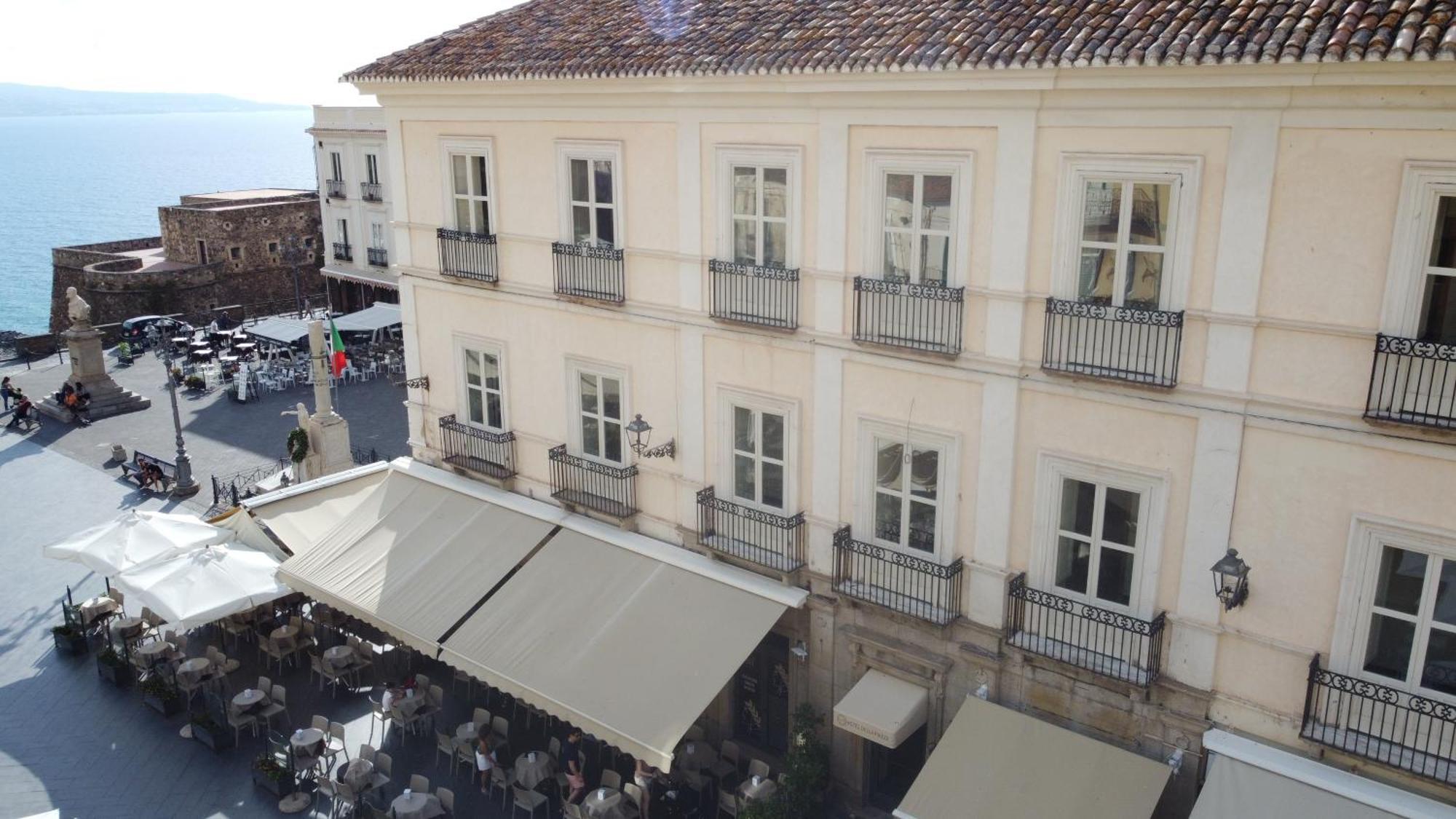 Hotel Della Piazza Pizzo  Bagian luar foto
