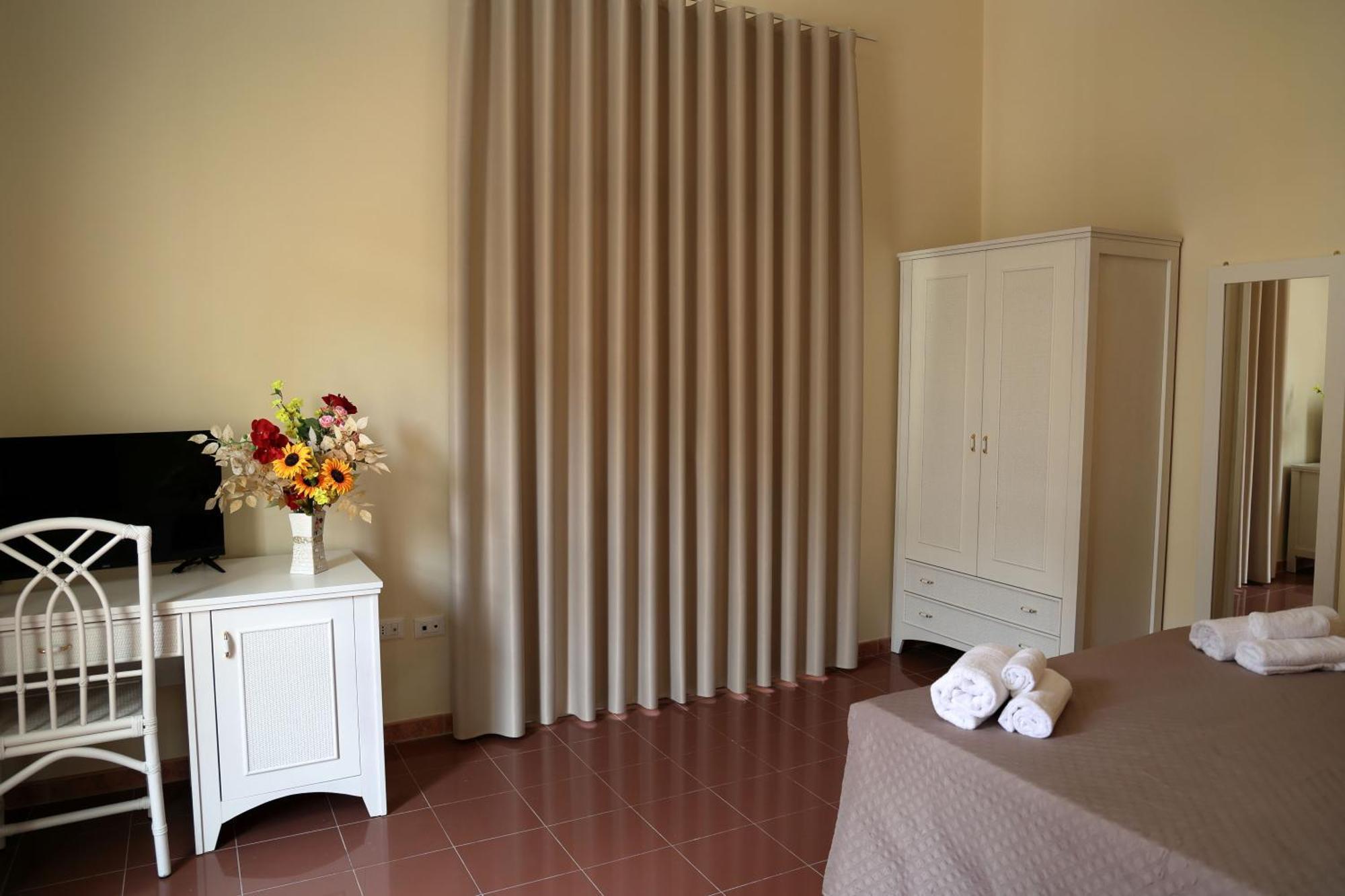 Hotel Della Piazza Pizzo  Bagian luar foto