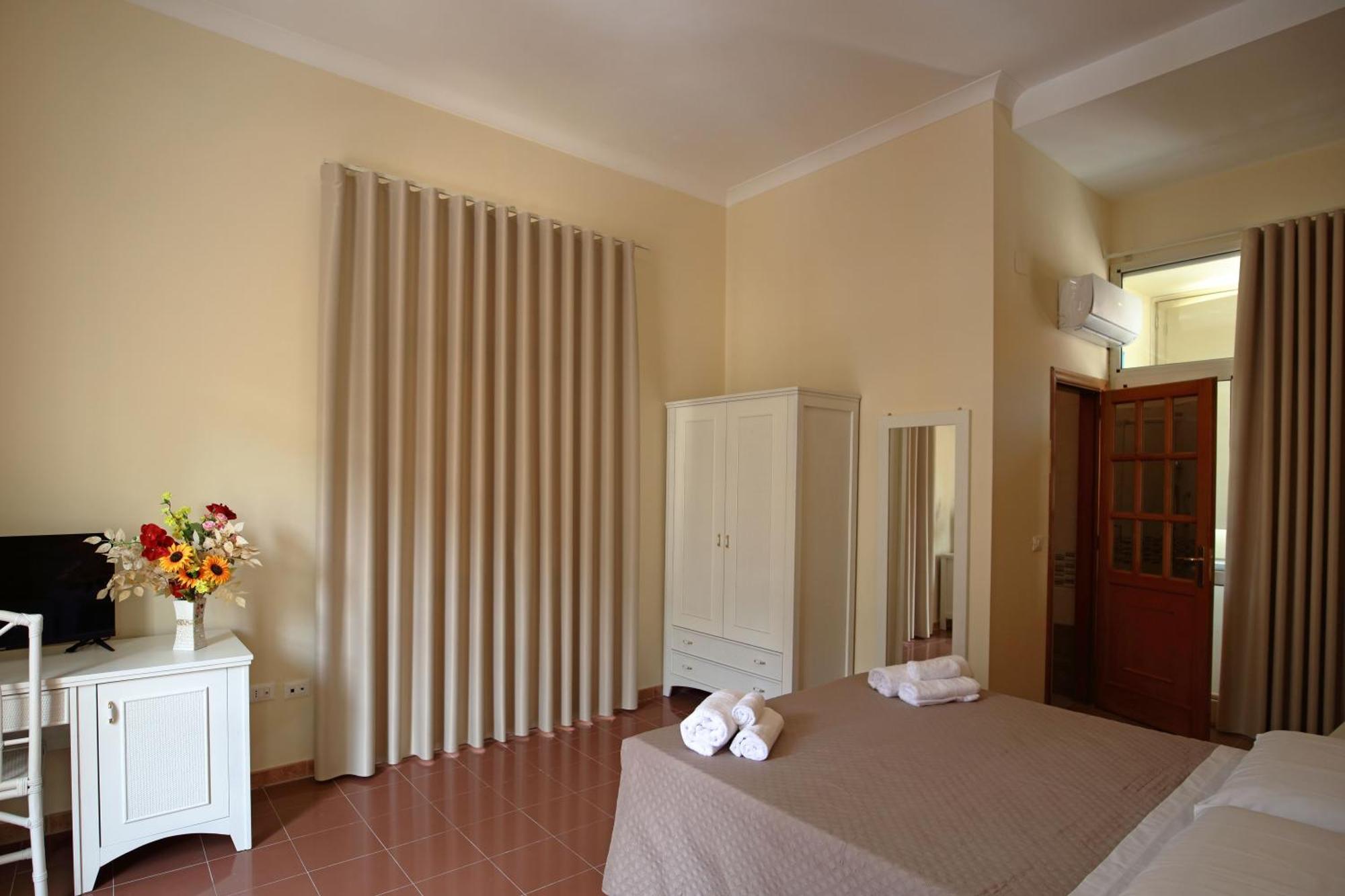 Hotel Della Piazza Pizzo  Bagian luar foto