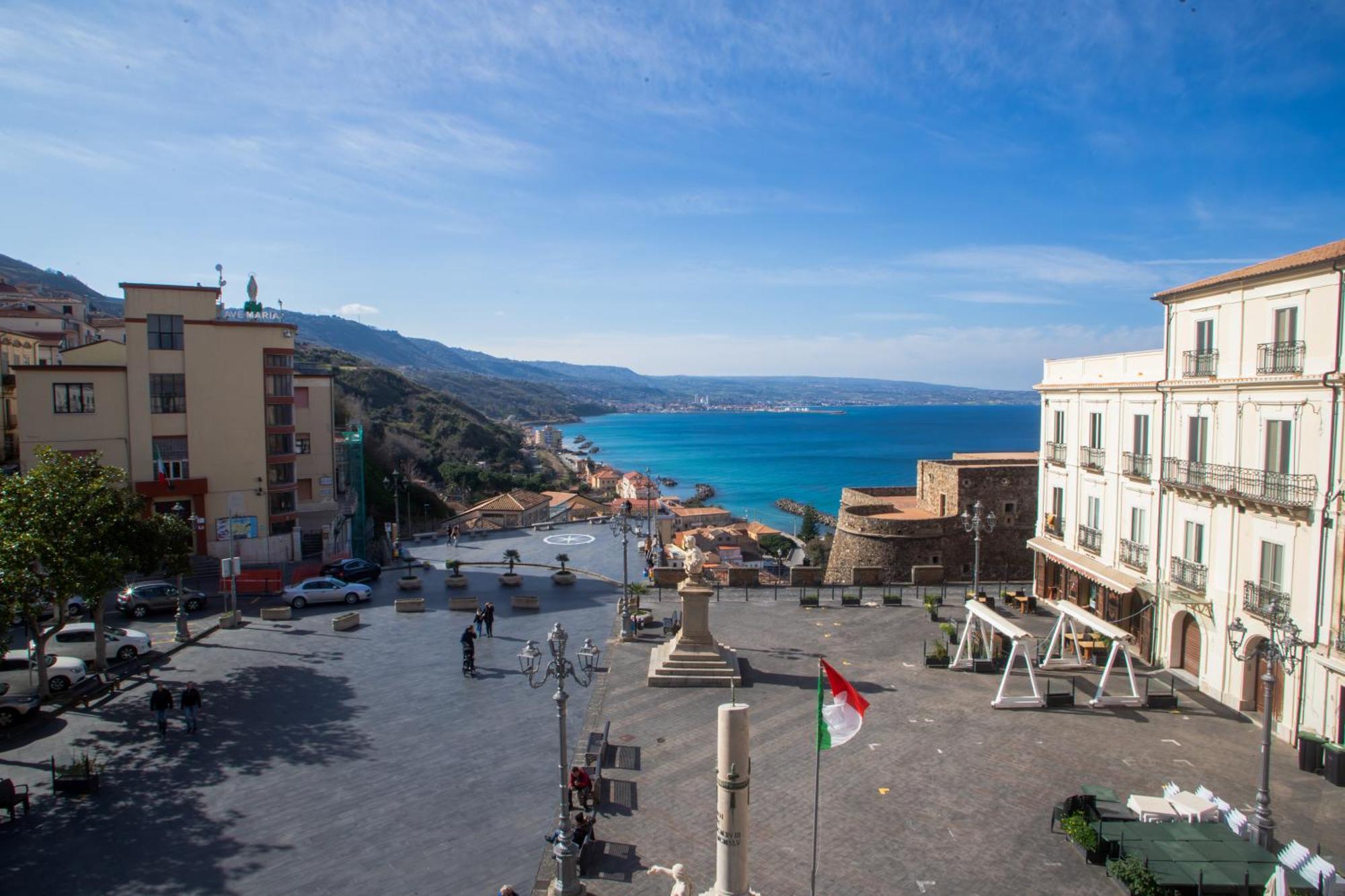 Hotel Della Piazza Pizzo  Bagian luar foto