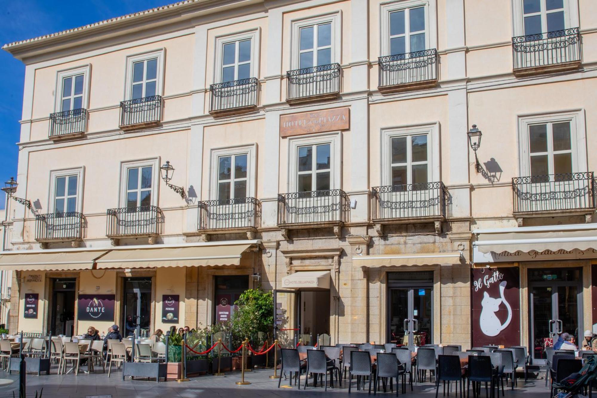 Hotel Della Piazza Pizzo  Bagian luar foto